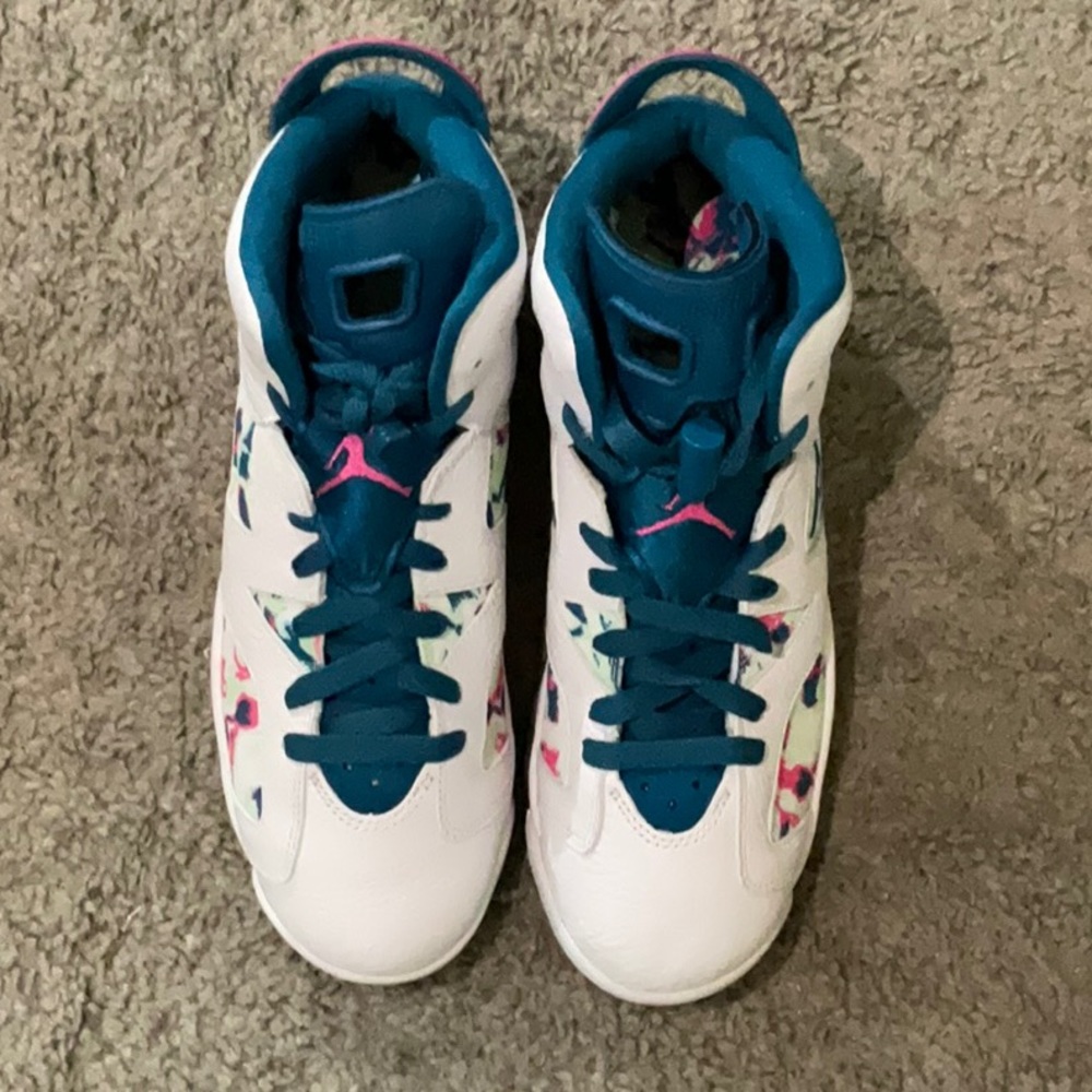 NWT Kids Jordan 6s Size 7